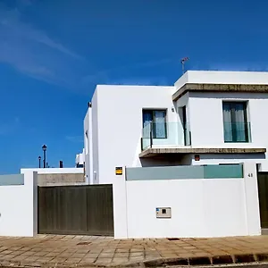 arrecife-exclusive-beach-house.puertodelcarmen-hotels.org/